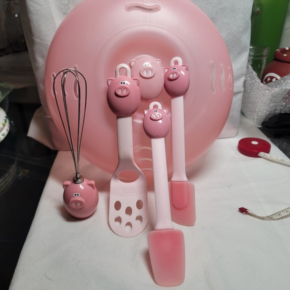 Joie Piggy Wiggy 5 Piece Kitchen Set.  (647) - Picture 1 of 8